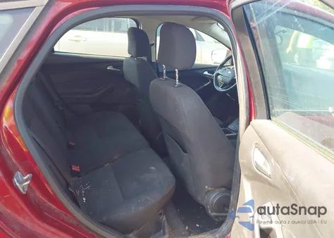 2015 Ford Focus Se z USA, uszkodzony, nr VIN 1FADP3K26FL374302